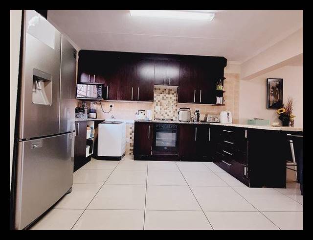 3 BEDROOM TOWNHOUSE FOR SALE IN EDLEEN